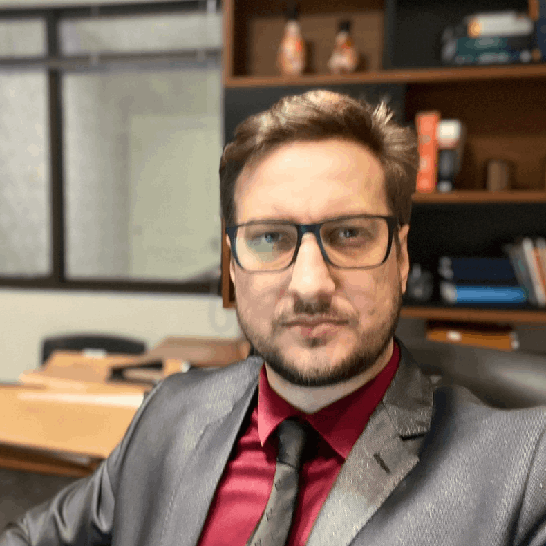 Adv. Evandro Pasterchak